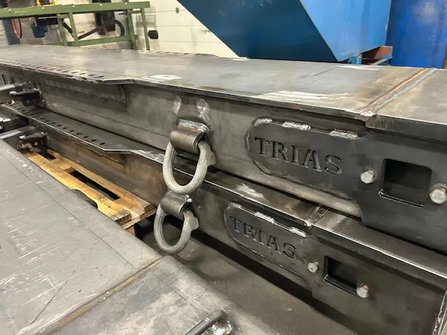 Afgewerkte schuifdissels met hijsvoorzieningen voor trailers