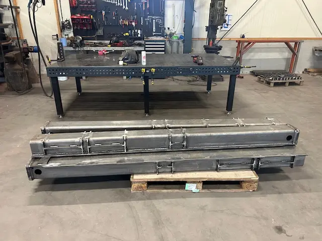 Diverse schuifdisselonderdelen en platen voor assemblage